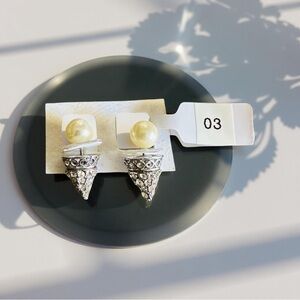 B36 Silver Pearl Earrings